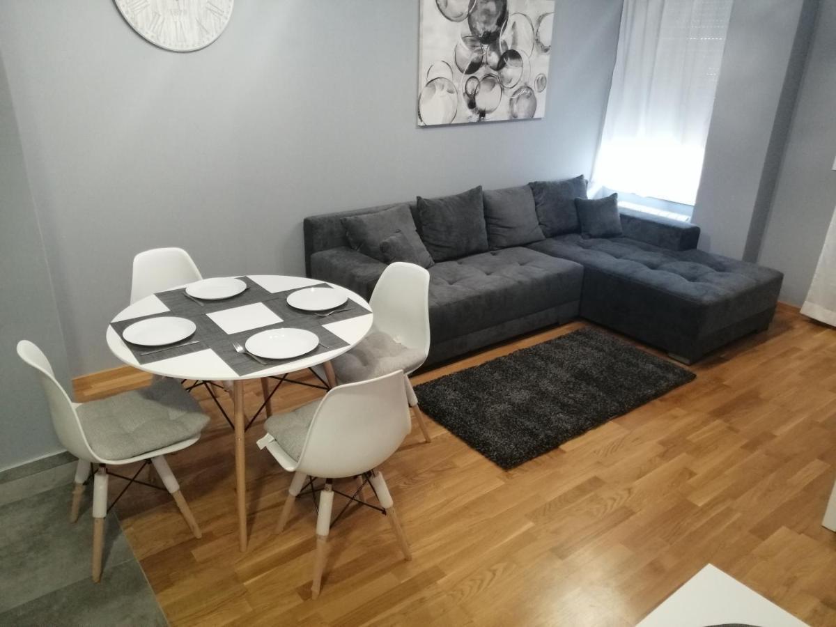 Fit Apartman Belgrado Exterior foto